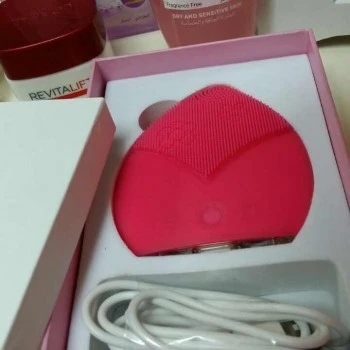 جهاز تنظيف البشرة و الوجه عن طريق المساج