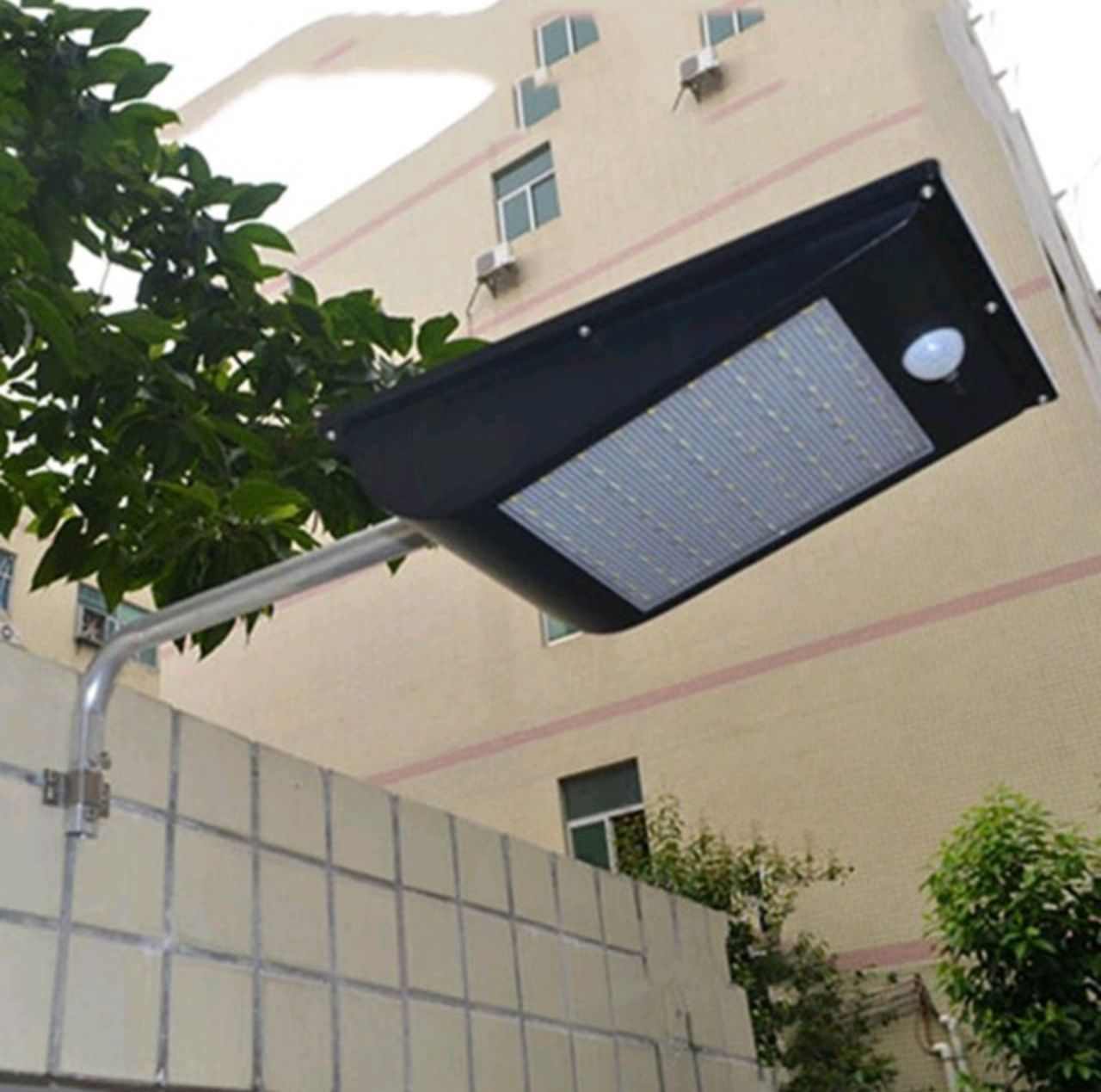 كشاف 81 LED-انارة بالطاقة الشمسية-مقاوم للماء والعوامل الجوية